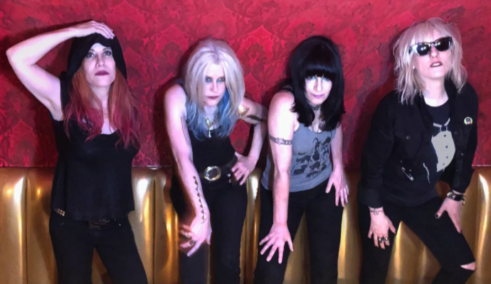 L7 anuncia retorno de Janis Tanaka para shows da turnê de despedida!